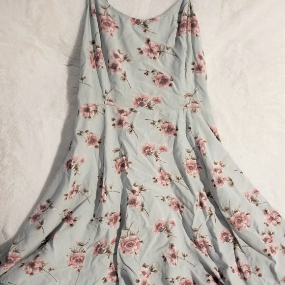 𝐅𝐨𝐫𝐞𝐯𝐞𝐫 𝟐𝟏 𝐅𝐥𝐨𝐫𝐚𝐥 𝐃𝐫𝐞𝐬𝐬 - Picture 2 of 4